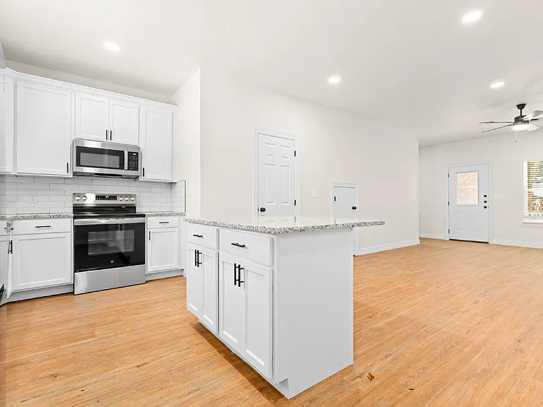 209 S 18th St #C — Photo 6