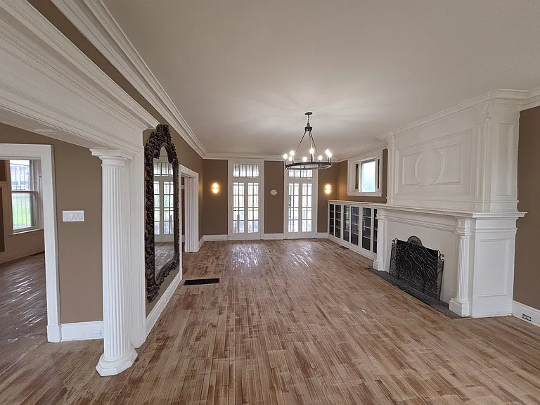 5755 Waterman Blvd — Photo 10