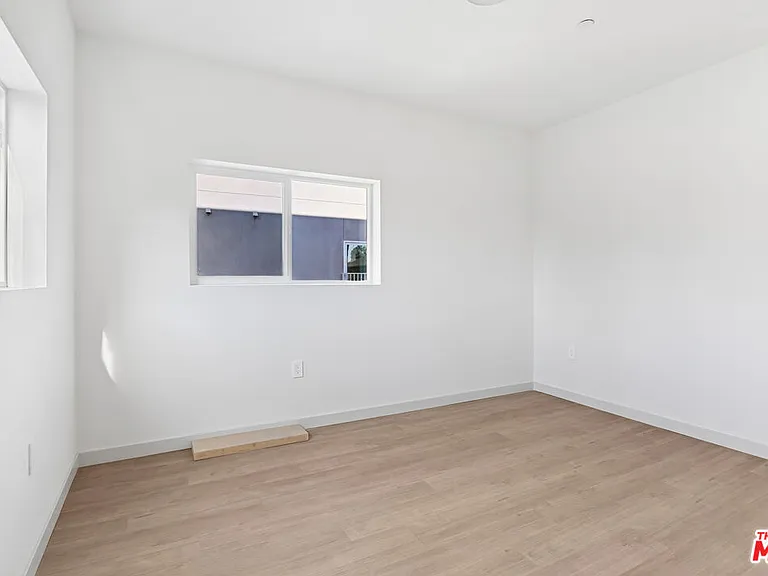 2521 S Orange Dr — Photo 7