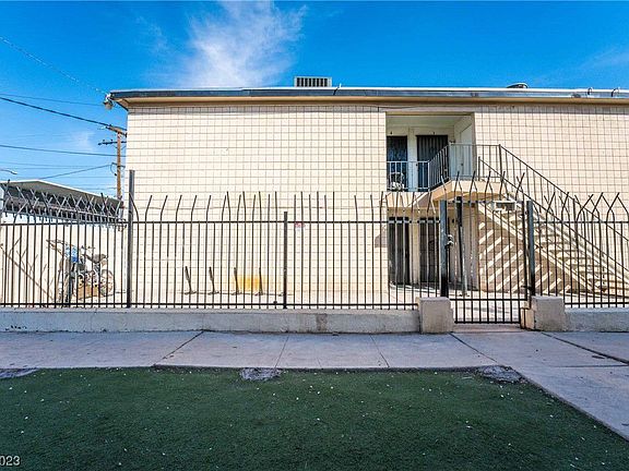 2nd image of 2937 Elm Ave #2