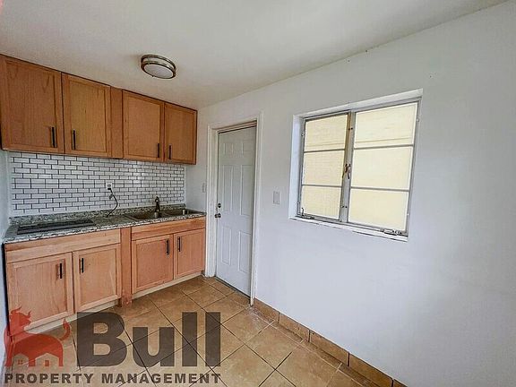 4th image of 317 E Monument Ave #8