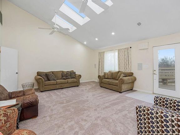 4th image of 8122 NW Hampton Rd