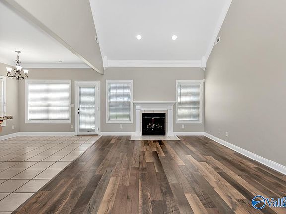 4th image of 9 Nandina Ln SW