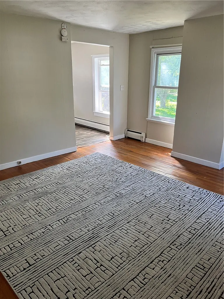 2 bed, 1.0 bath, 2392 sqft, $900 — Photo 2