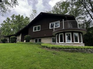 18601 Follett Dr, Brookfield, WI 53045