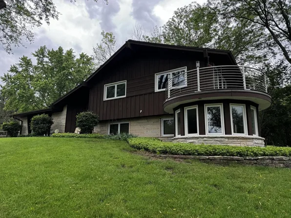 18601 Follett DRIVE, Brookfield, WI 53045