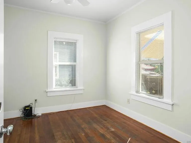2438 Commercial St — Photo 12