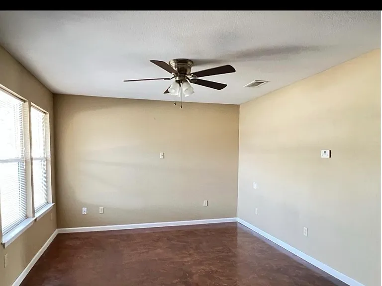 1610 Albert Broadfoot St — Photo 2