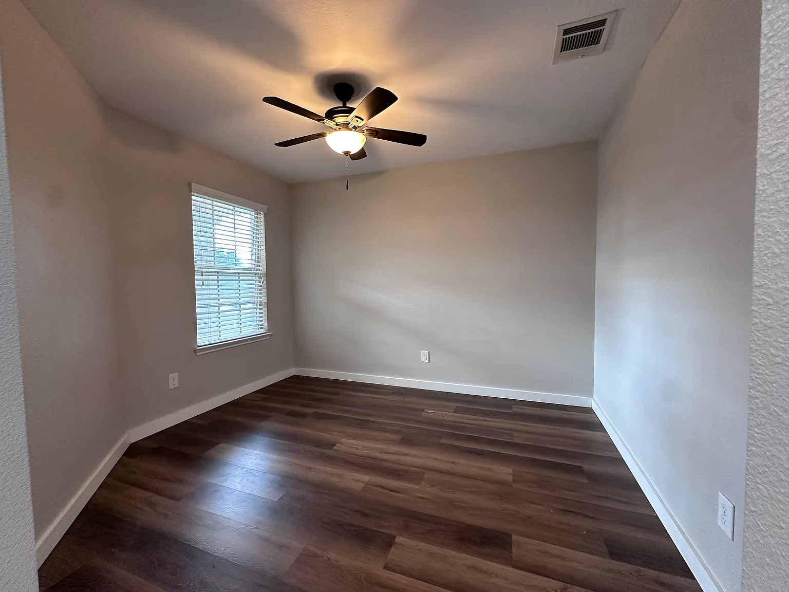 4 bed, 1826 sqft, $1,950 — Photo 3