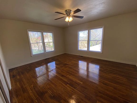5th image of 828 Burleson St #826