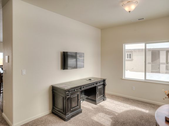 4th image of 1274 Rainbow Ln
