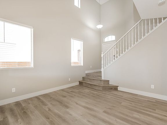 5th image of 10673 Mann St