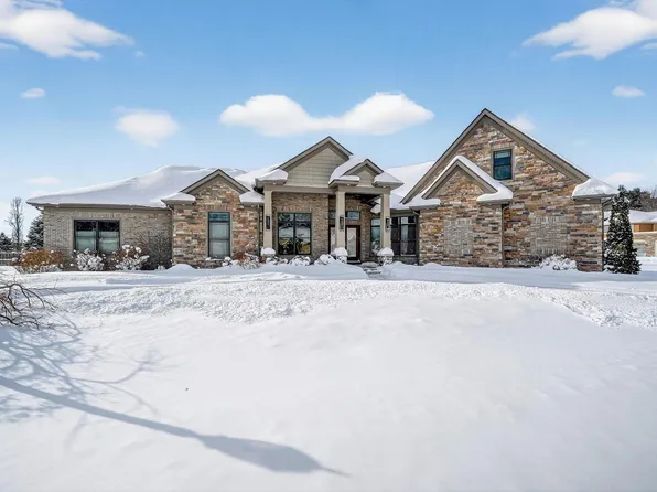 7515 Toscana Ct, Granger, IN 46530