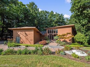 1211 Kensington Rd, Bloomfield Hills, MI 48304