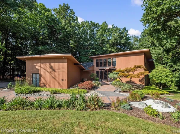 1211 Kensington Rd, Bloomfield Hills, MI 48304