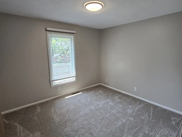 2501 N Main St — Photo 8