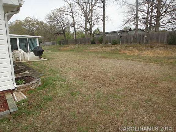 4th image of 837 White Oak Ln