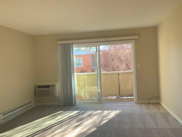 415 Acalanes Apartments — Photo 35