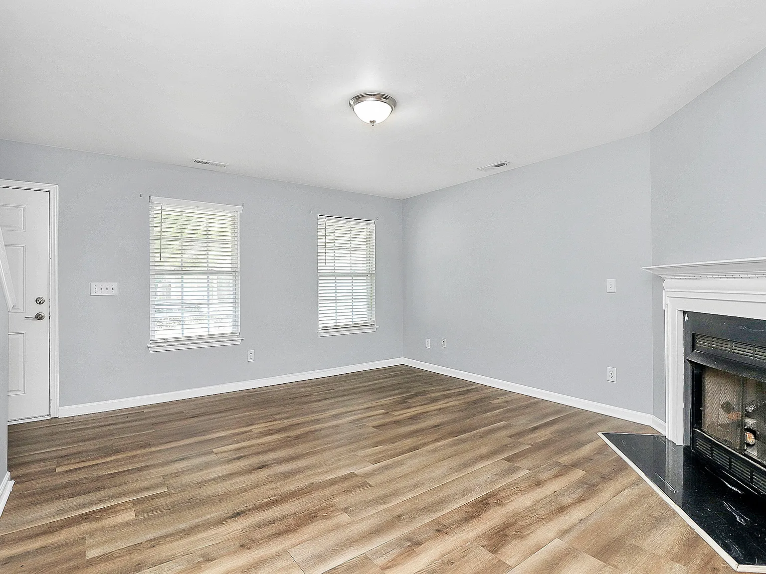 3 bed, 2.5 bath, 1650 sqft, $2,175 — Photo 3
