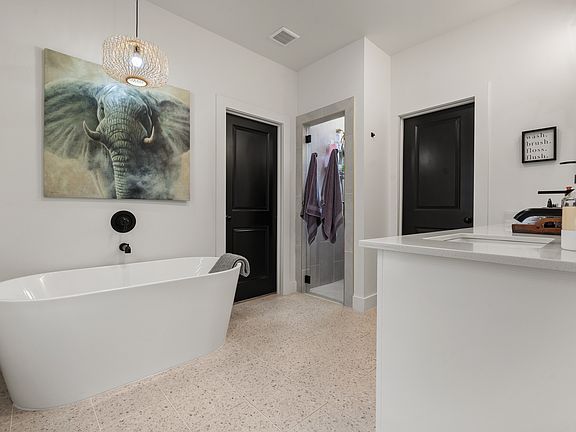 3rd image of 812 N 2nd St