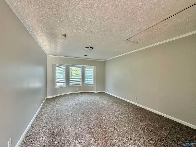 2110 Fernbrook Dr NE — Photo 8