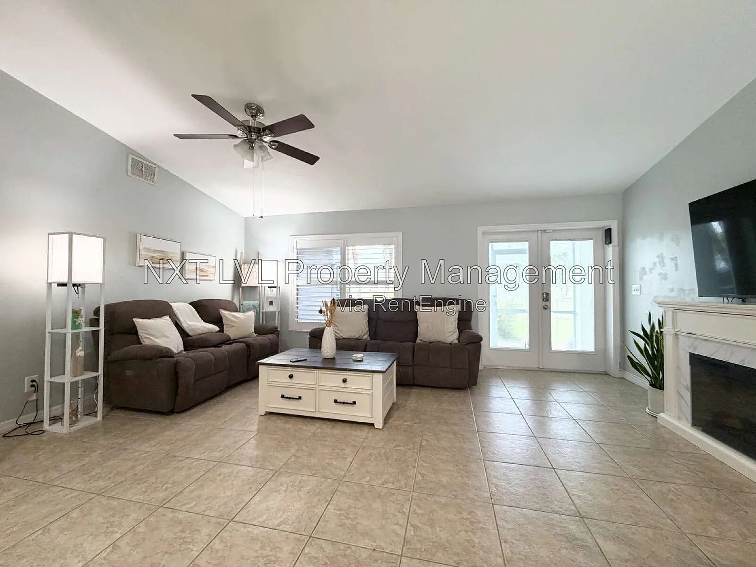 3 bed, 2.0 bath, 1394 sqft, $2,495 — Photo 3
