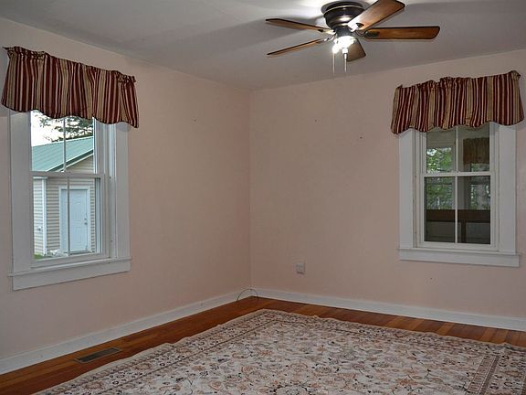 5th image of 18 Manning Hill Rd APT B