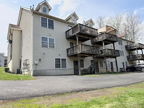 105 N Montgomery St Photo 1