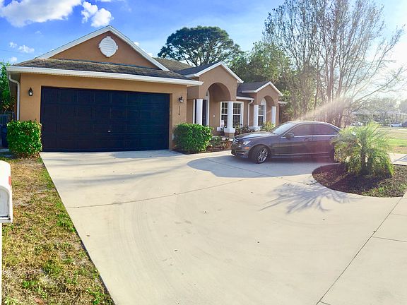 3rd image of 116 NE Saint James Dr