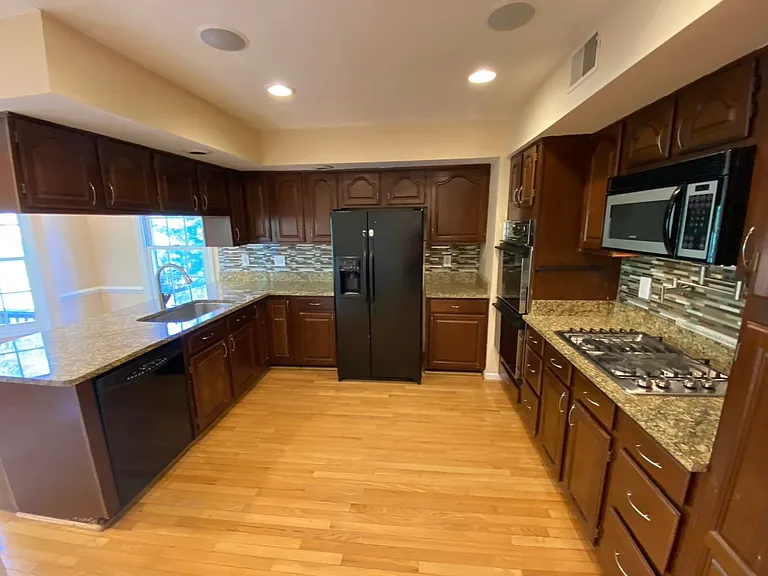 2100 Patty Ln — Photo 8