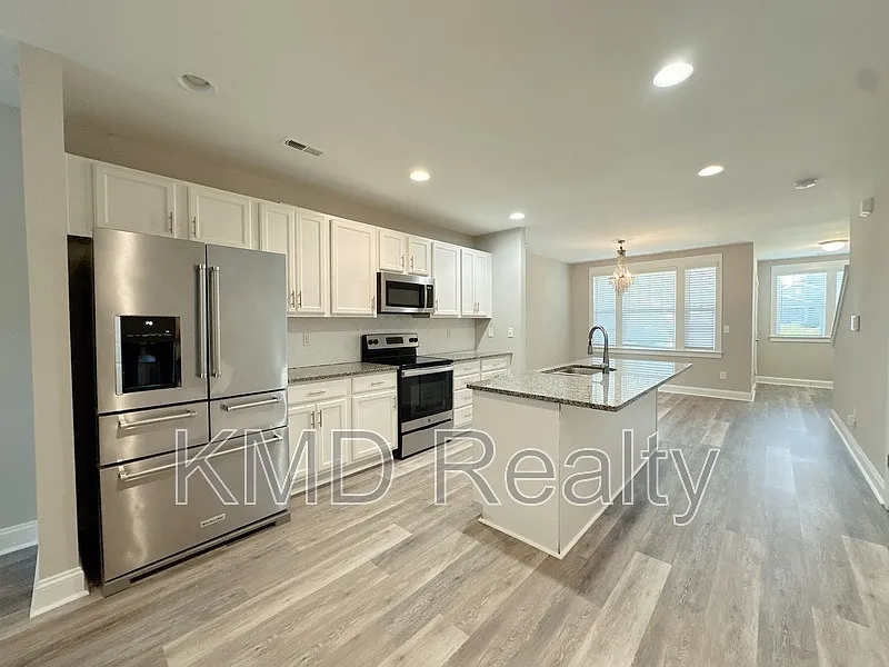 3 bed, 2.5 bath, $2,095 — Photo 4