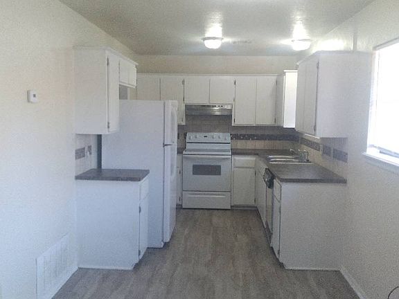 3rd image of 2704 NW Friar Tuck Ln #B