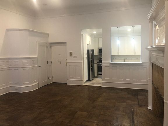 3rd image of 26 W 70th St #1B