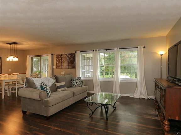 4th image of 303 Narcissus Dr