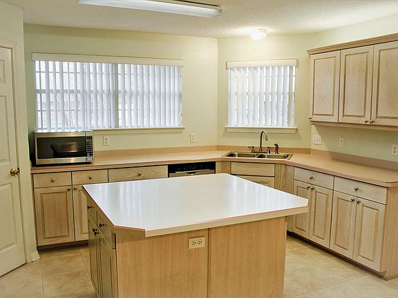 3rd image of 1015 New Forest Ct