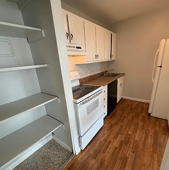 575 N Main St. #302 Fall River, MA 2 Bedroom, 1 Bathroom Heat Included! — Photo 8