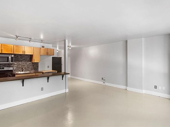 3rd image of 600 E 8th St APT 2M