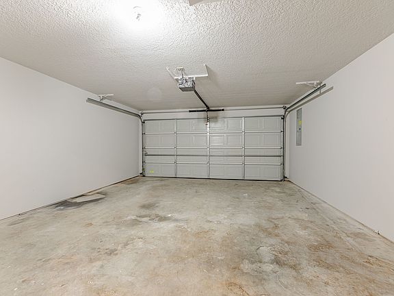 4th image of 22063 Annette Dr