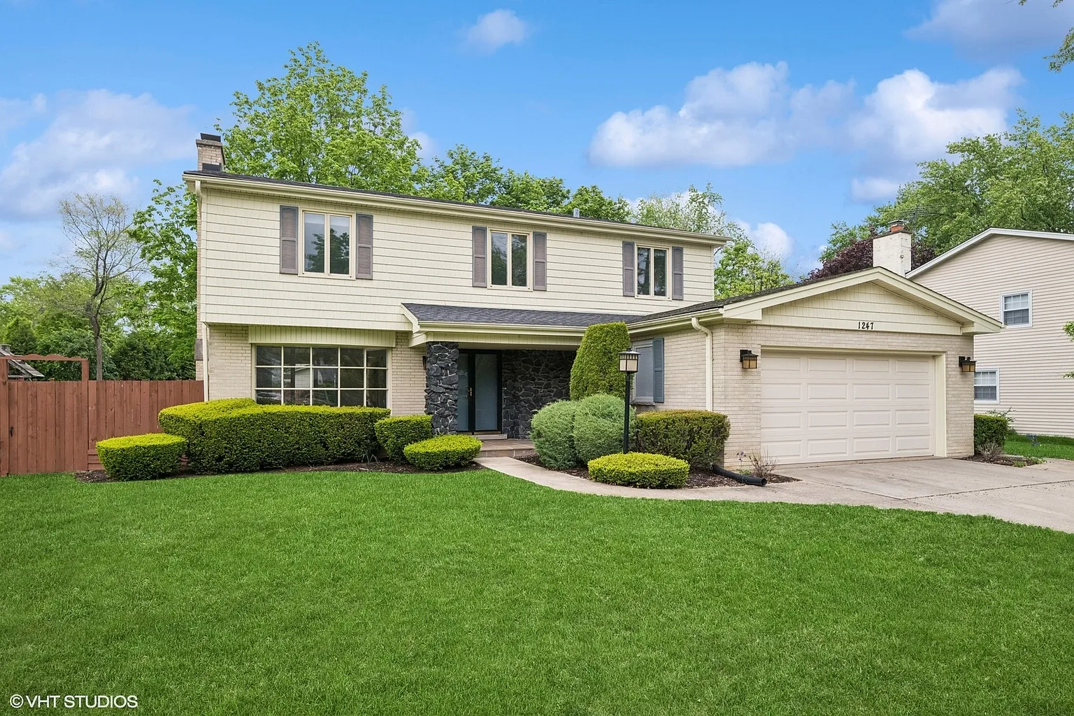 1247 Highpoint Ln photo 1