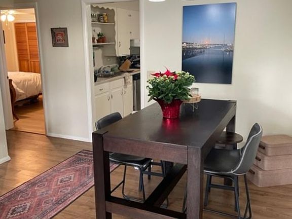 dining area is between LR and kitchen