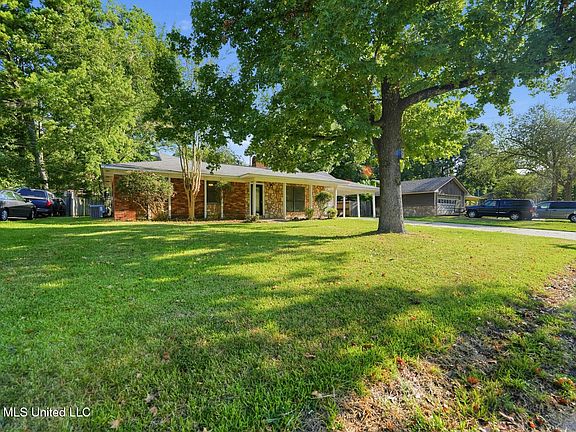 2nd image of 2046 Beechwood Blvd