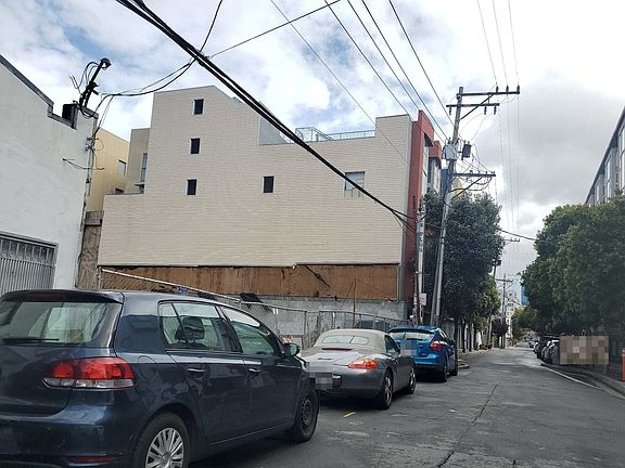 4th image of 258 Clara St