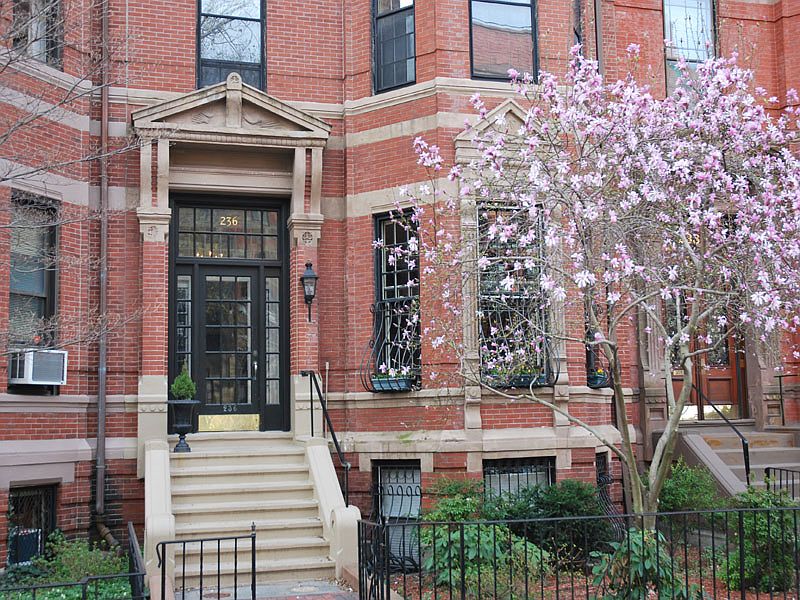 2nd image of 236 Marlborough St APT 2