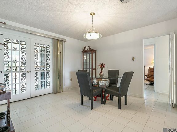 4th image of 1105 Roundhill Dr