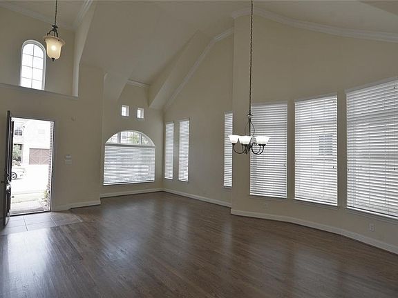 3rd image of 1031 River Rock Way