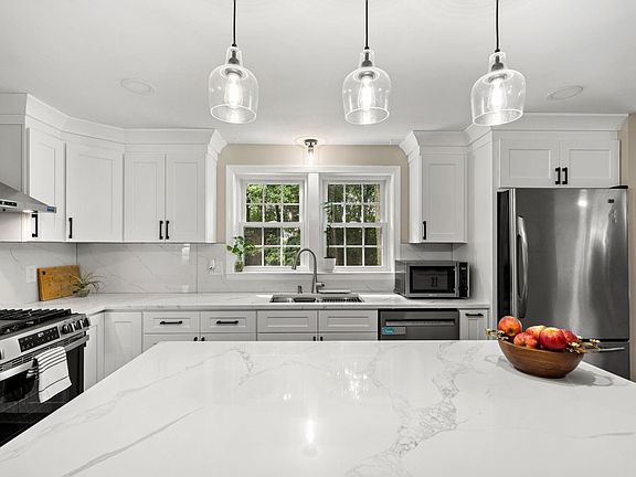 4th image of 87 Peele Road
