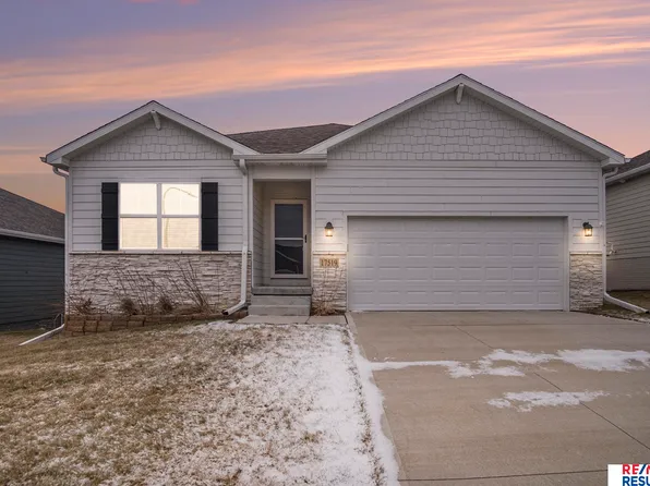 17519 Potter St, Bennington, NE 68007