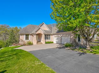 9 Knoll Rd, North Oaks, MN 55127