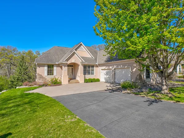 9 Knoll Rd, North Oaks, MN 55127