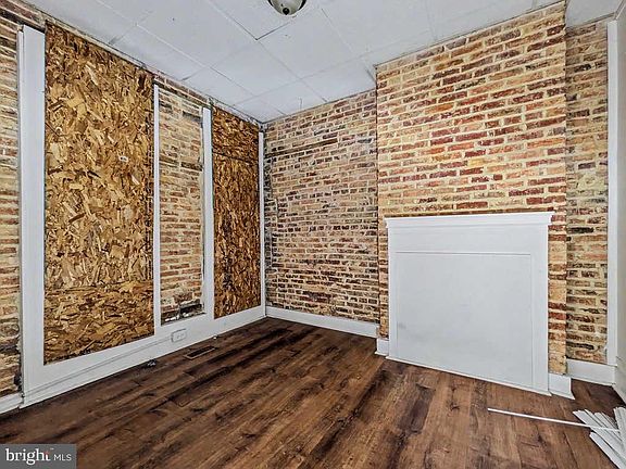 3rd image of 523 Brunswick St